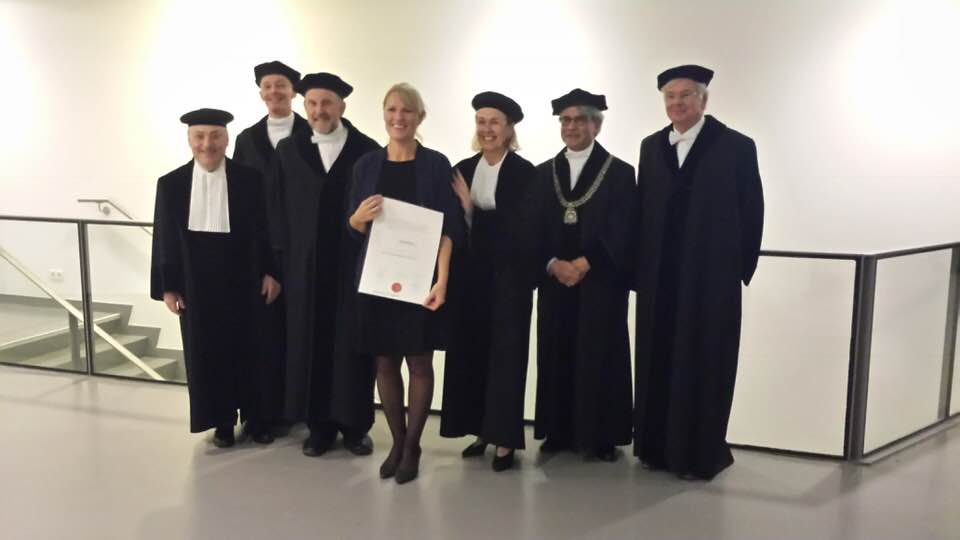 Dette billede har en tom ALT-egenskab (billedbeskrivelse). Filnavnet er Phd-forsvar-0.jpg